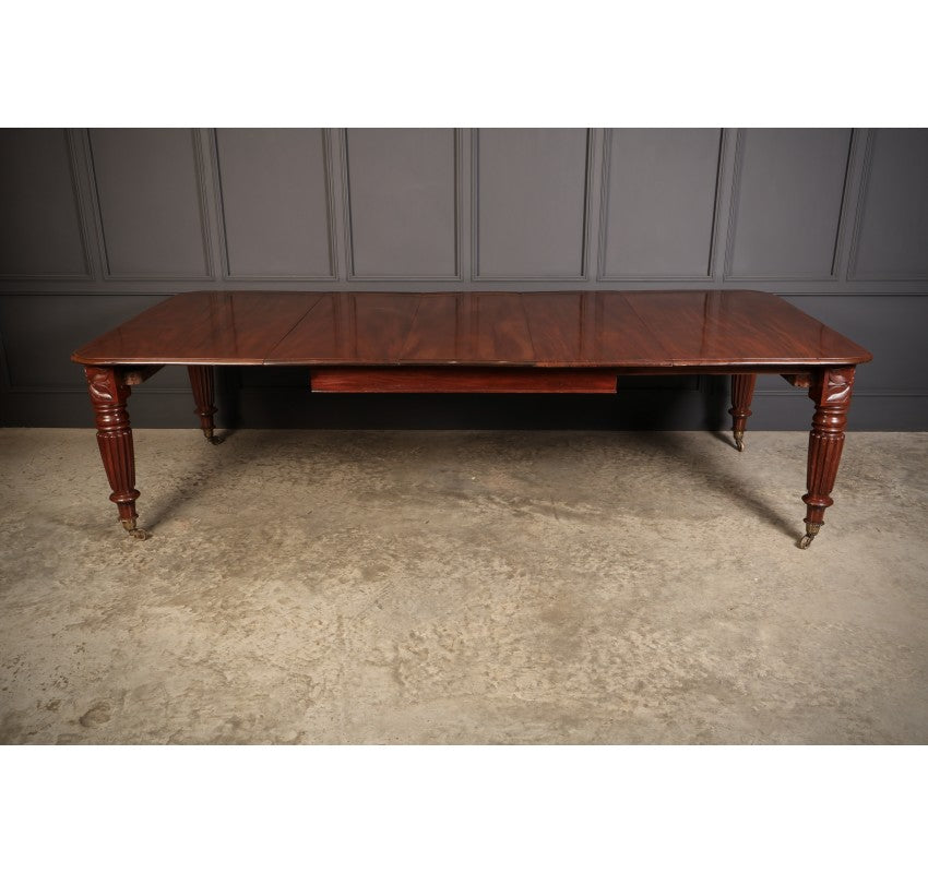 Large Mahogany Extending Dining Table (9ft3")