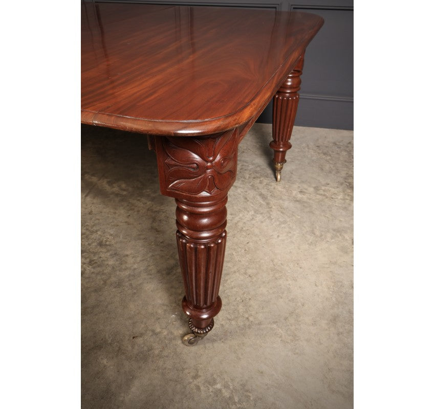 Large Mahogany Extending Dining Table (9ft3")