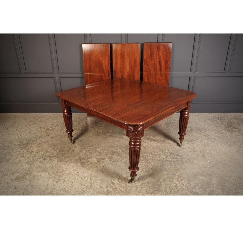 Large Mahogany Extending Dining Table (9ft3")