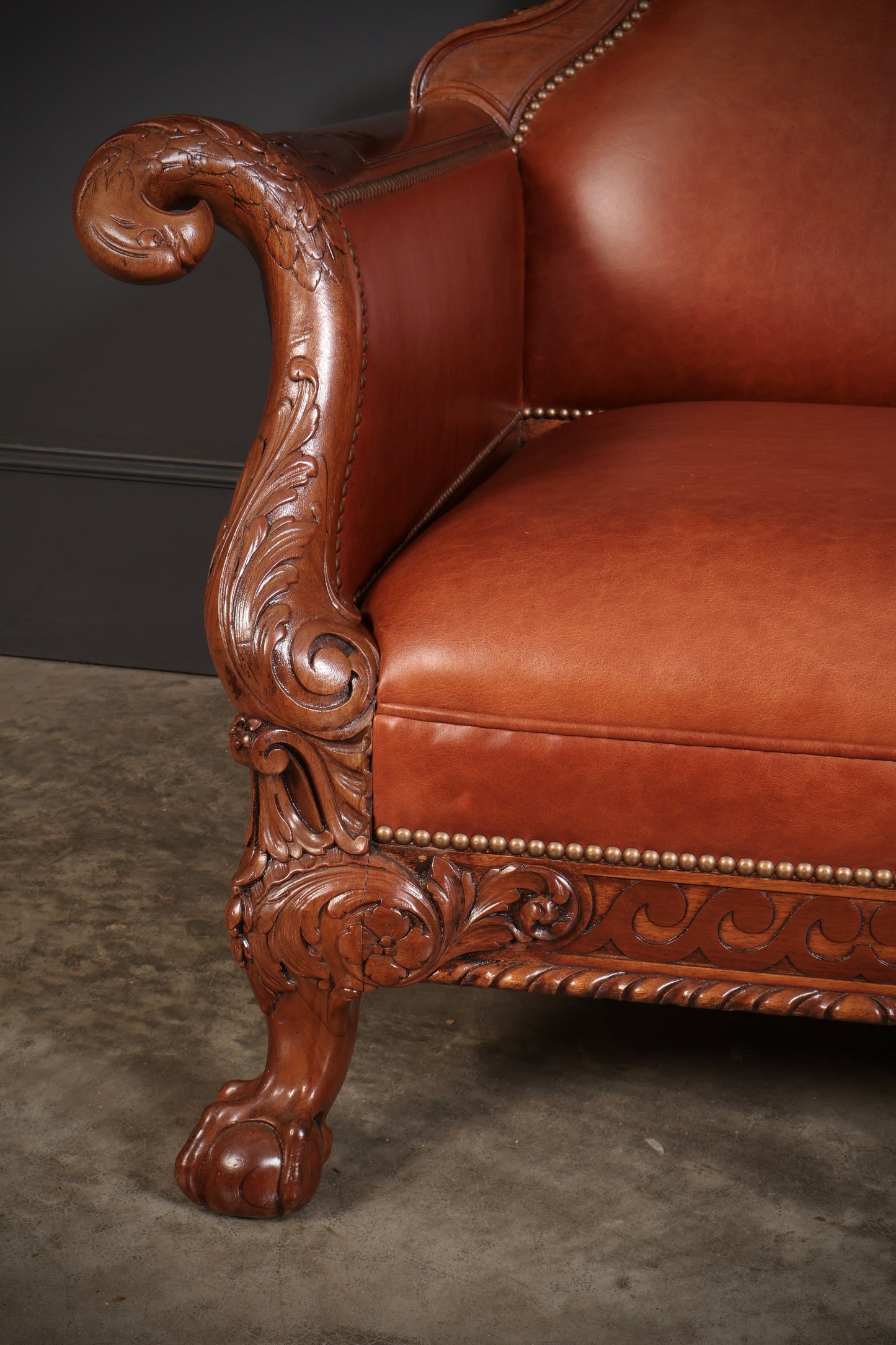 Magnificent Quality Mahogany & Leather Suite