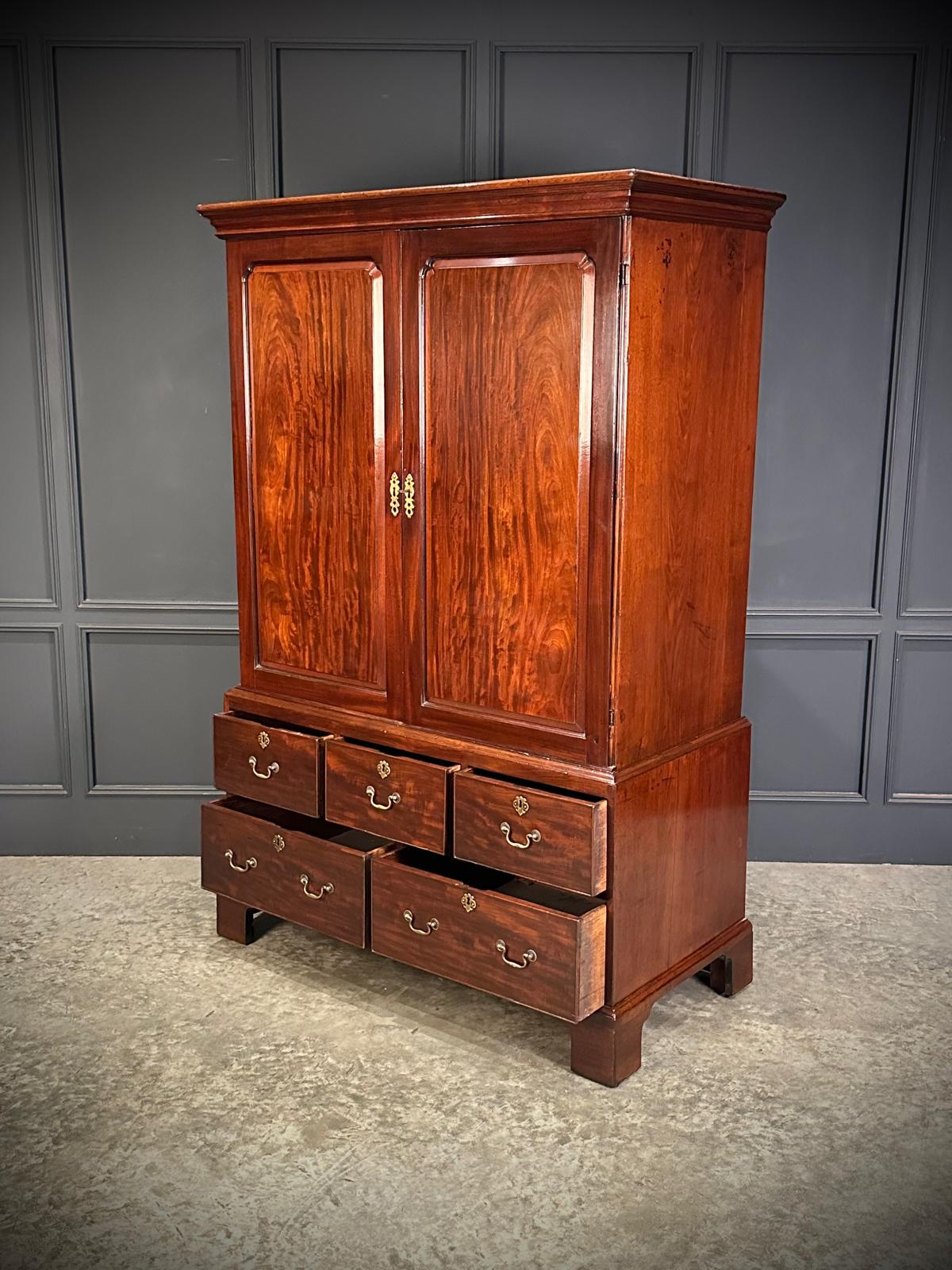 Georgian Mahogany Gentlemans Wardrobe