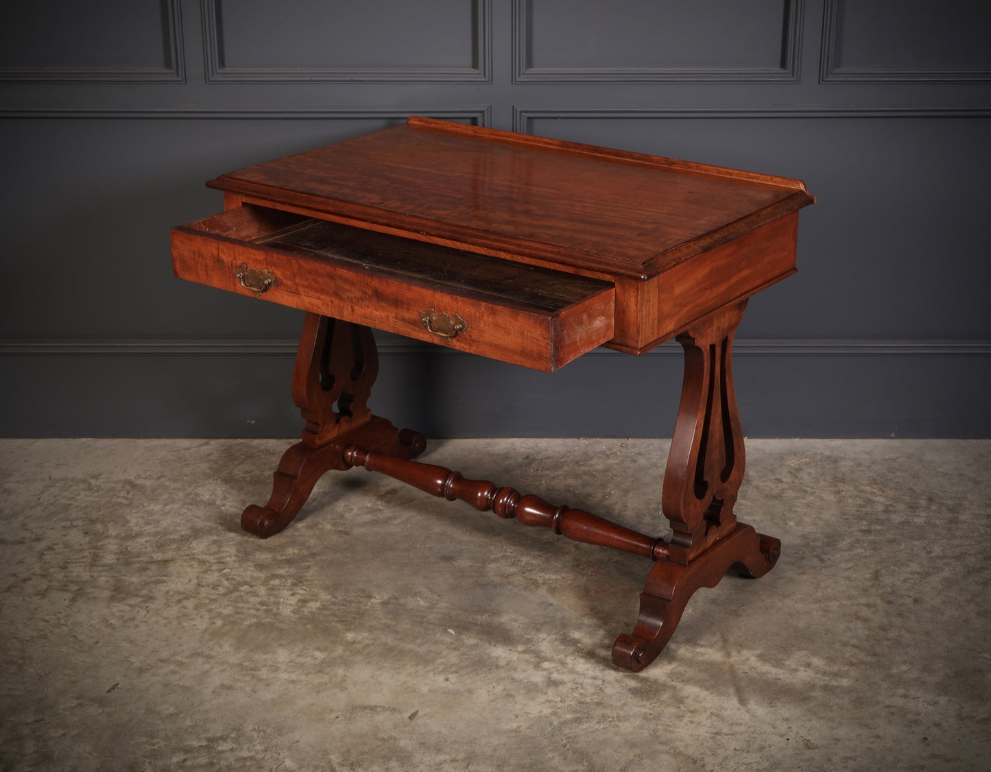 Quality Victorian Mahogany Side Table