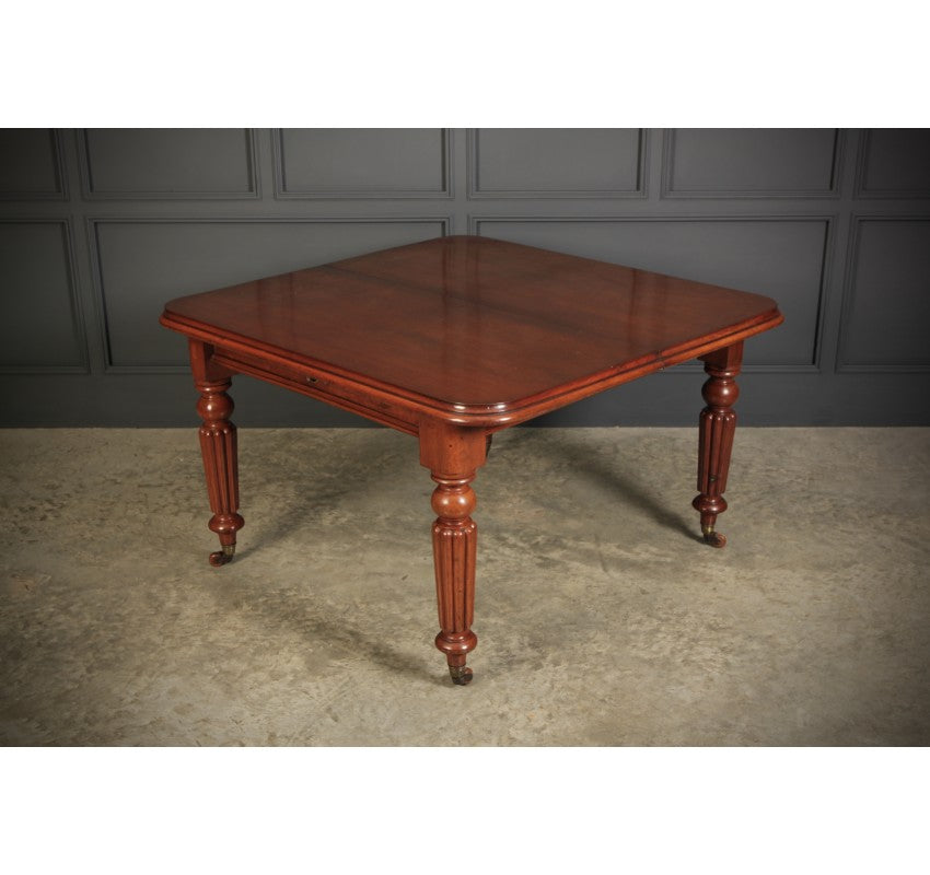 Victorian Mahogany Extending Dining Table