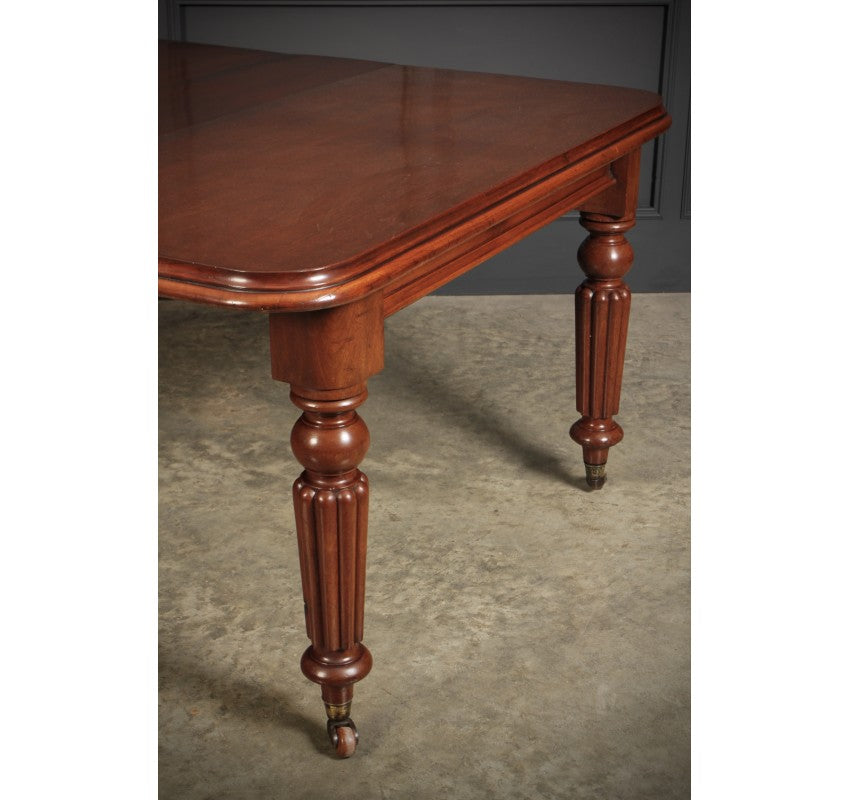 Victorian Mahogany Extending Dining Table